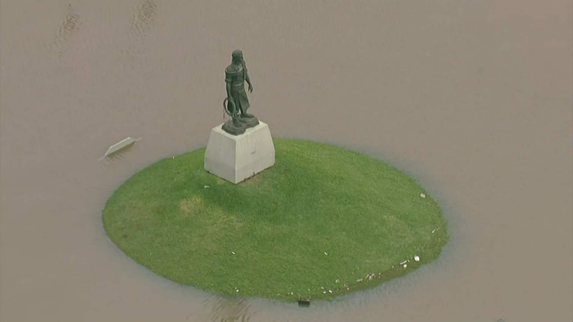 VÍDEO: Imagens aéreas mostram Laçador, monumento histórico de Porto Alegre, alagado após chuvas