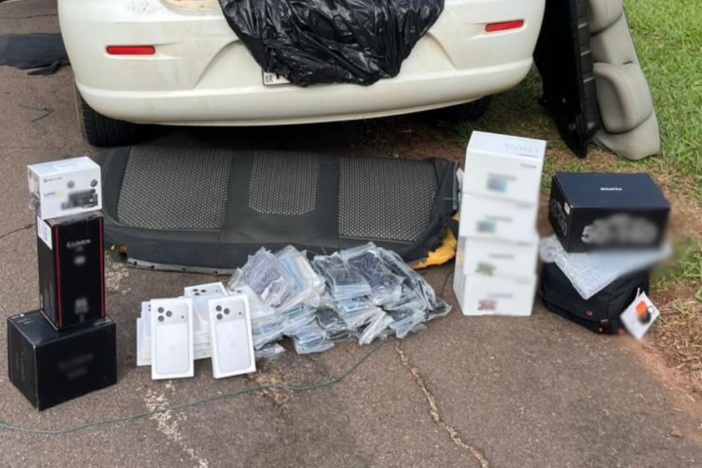 Polícia apreende R$ 345 mil em celulares e equipamentos eletrônicos em Rosana (SP) — Foto: Reprodução/Polícia Rodoviária