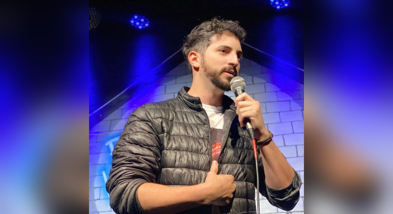 Dia do riso: humorista do interior de SP acumula mais de 70 milhões de visualizações com cantadas cômicas