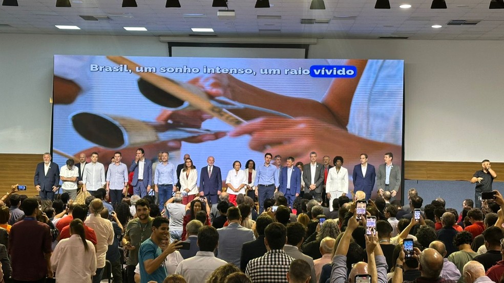Presidente Lula e ministros em Natal — Foto: Kleber Teixeira/Inter TV Cabugi