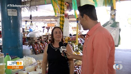 Feirante explica como é feita produção artesanal de queijo na feira da 304 Sul