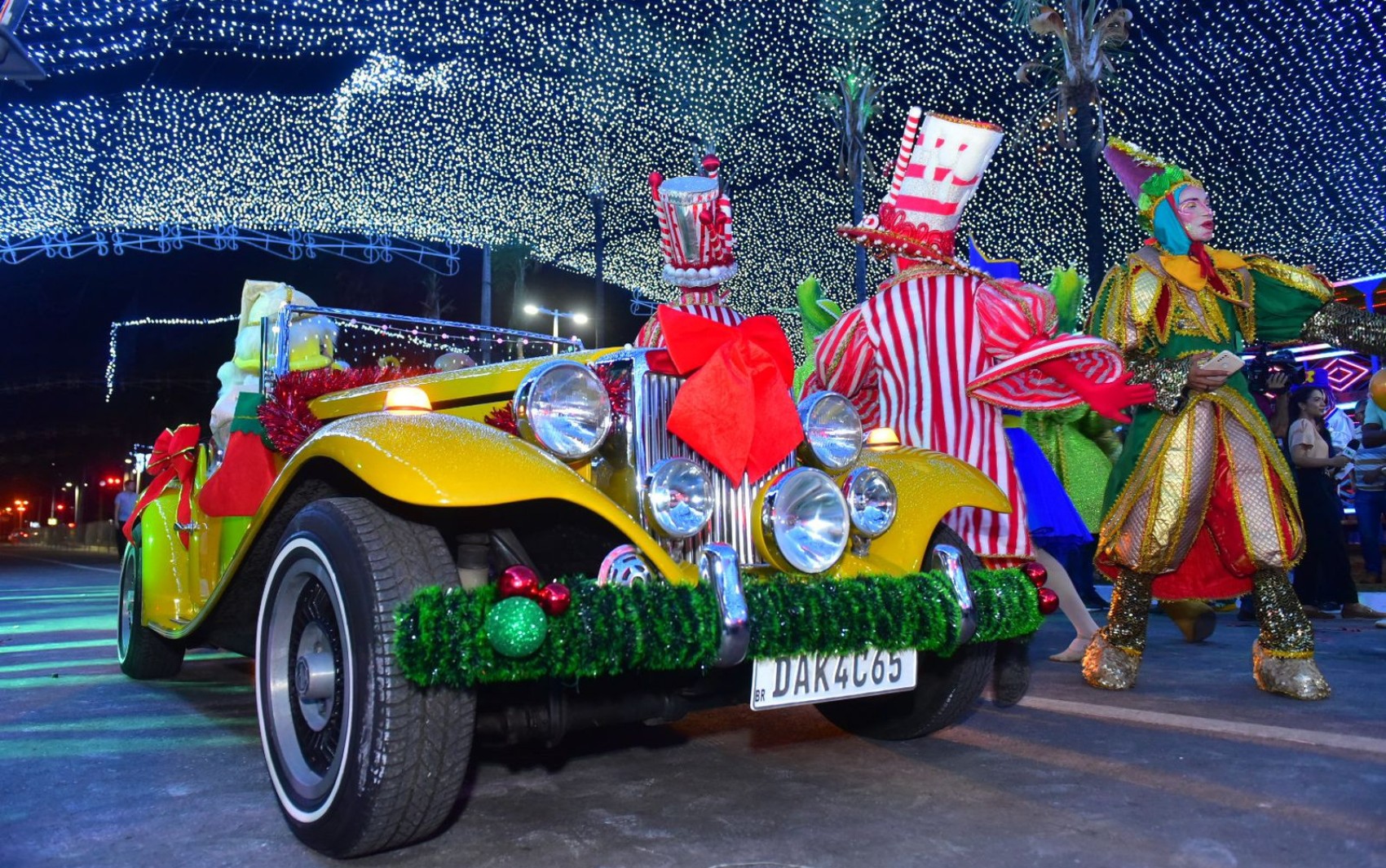 Túnel de luzes, árvores gigantes e casa do Papai Noel: veja locais de graça com decoração de Natal na Grande Goiânia