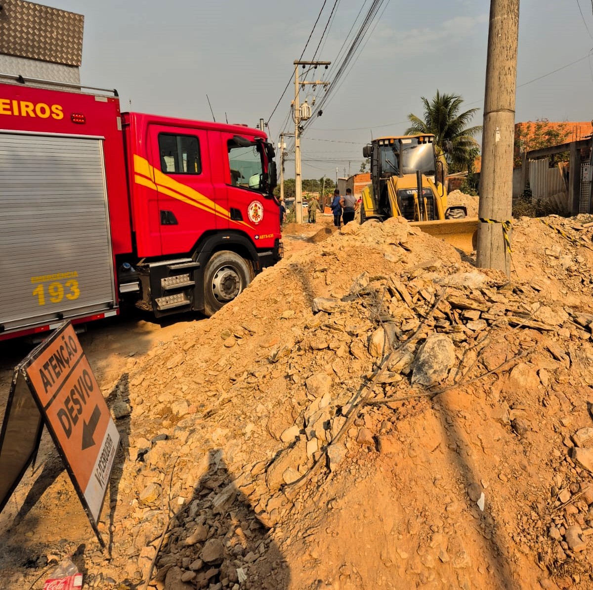 Dois homens são soterrados durante trabalho em rede de esgoto em MT; um morreu