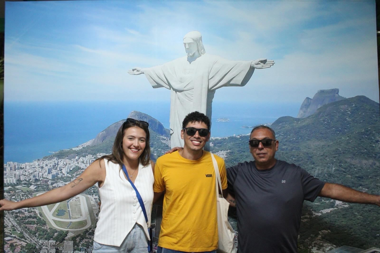 Após morte no Cristo Redentor, corpo ficou em capela à espera de remoção, e padre que ajudou a socorrer fez velório com a família