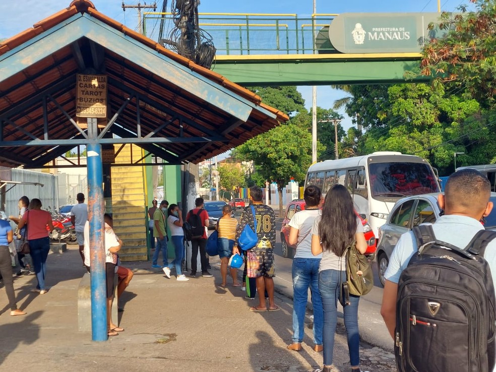 Como chegar até Jogos de Cartas e Búzios em Nova Iguaçu de Ônibus?