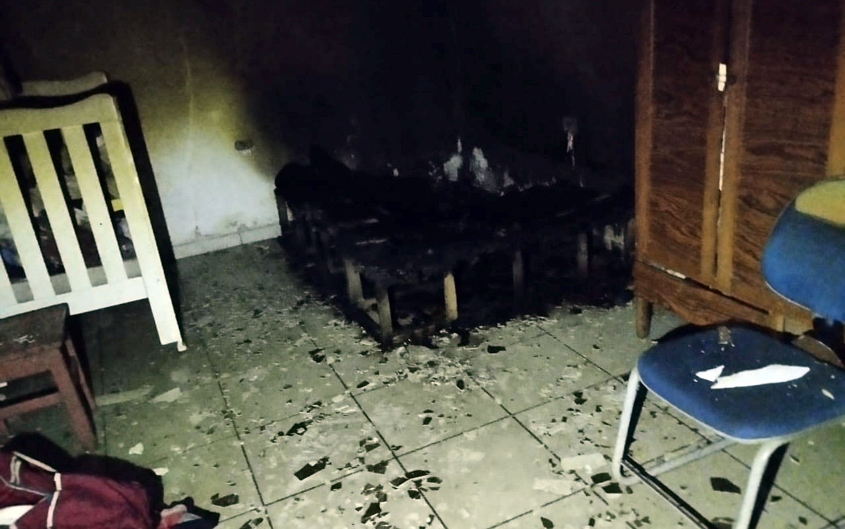 Incêndio destrói casa após briga de casal em Guaxupé; homem é suspeito de provocar as chamas