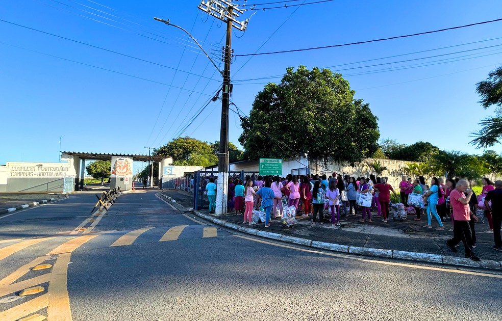 Complexo Penitenciário de Hortolândia, destinado a homens do interior de São Paulo, em dia de visita — Foto: Estevão Mamédio/g1