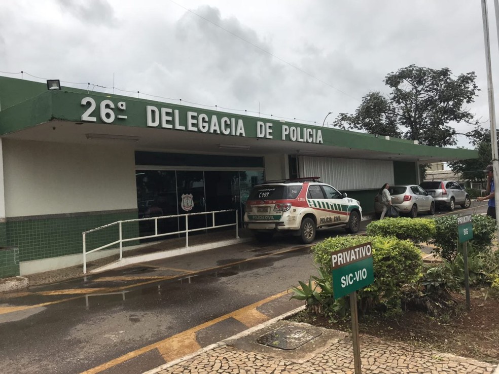 Fachada da 26ª Delegacia de Polícia em Samambaia Norte — Foto: Maíra Alves/G1
