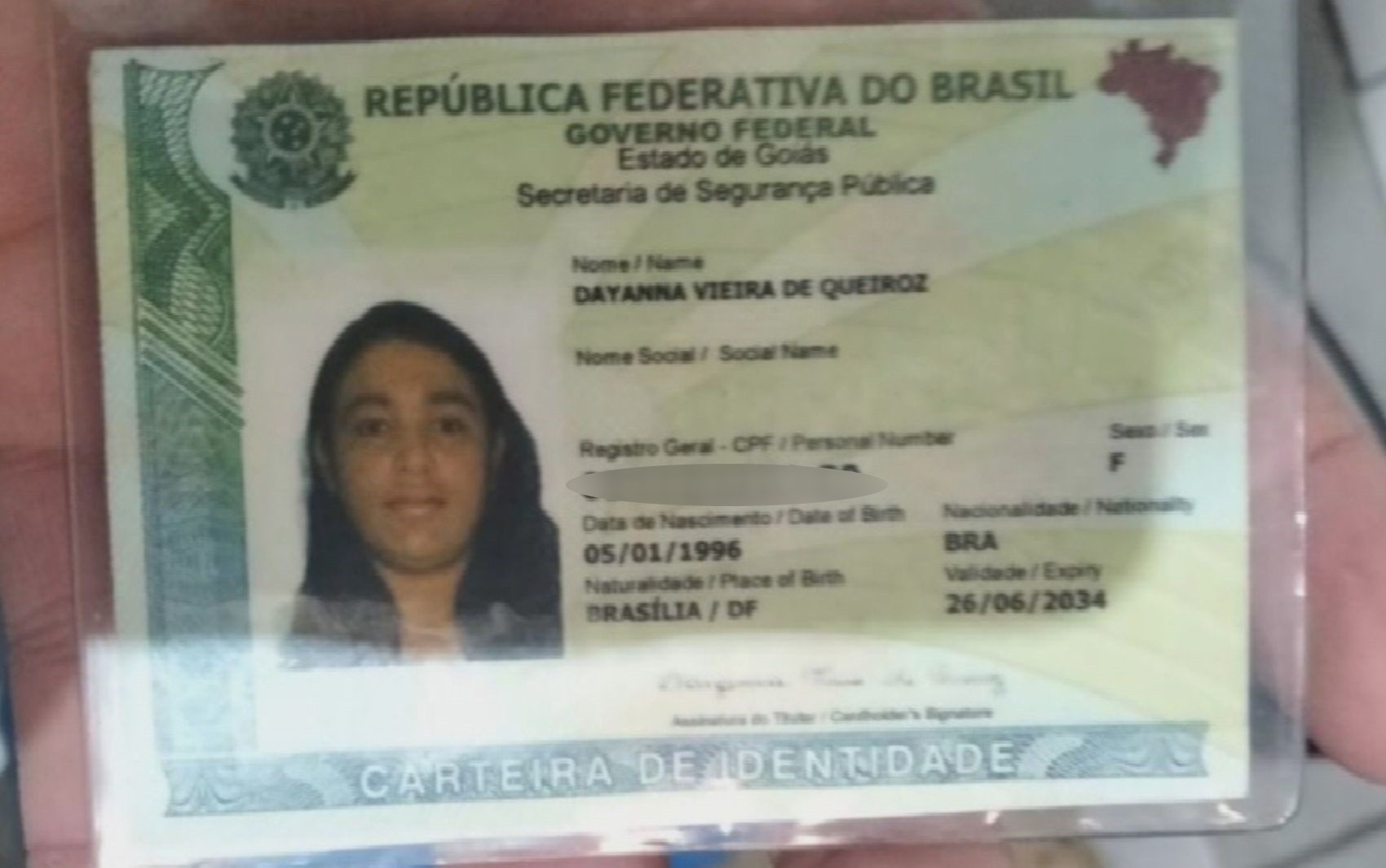 Jovem é encontrada morta dentro de casa após pedir socorro; e companheiro é preso