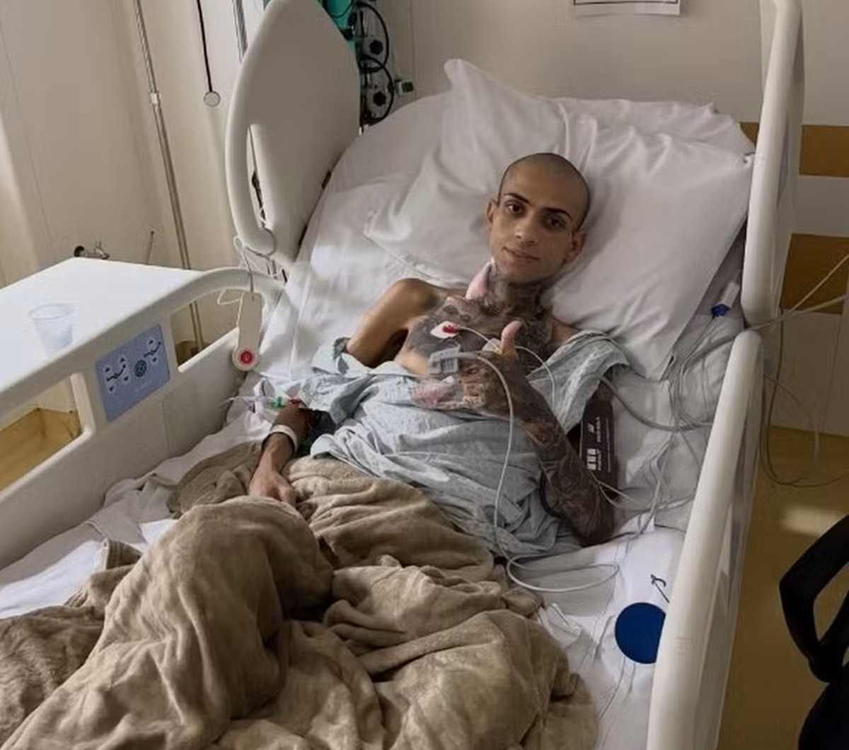 Jota Surfista, influenciador, morre aos 29 anos após luta contra câncer no estômago