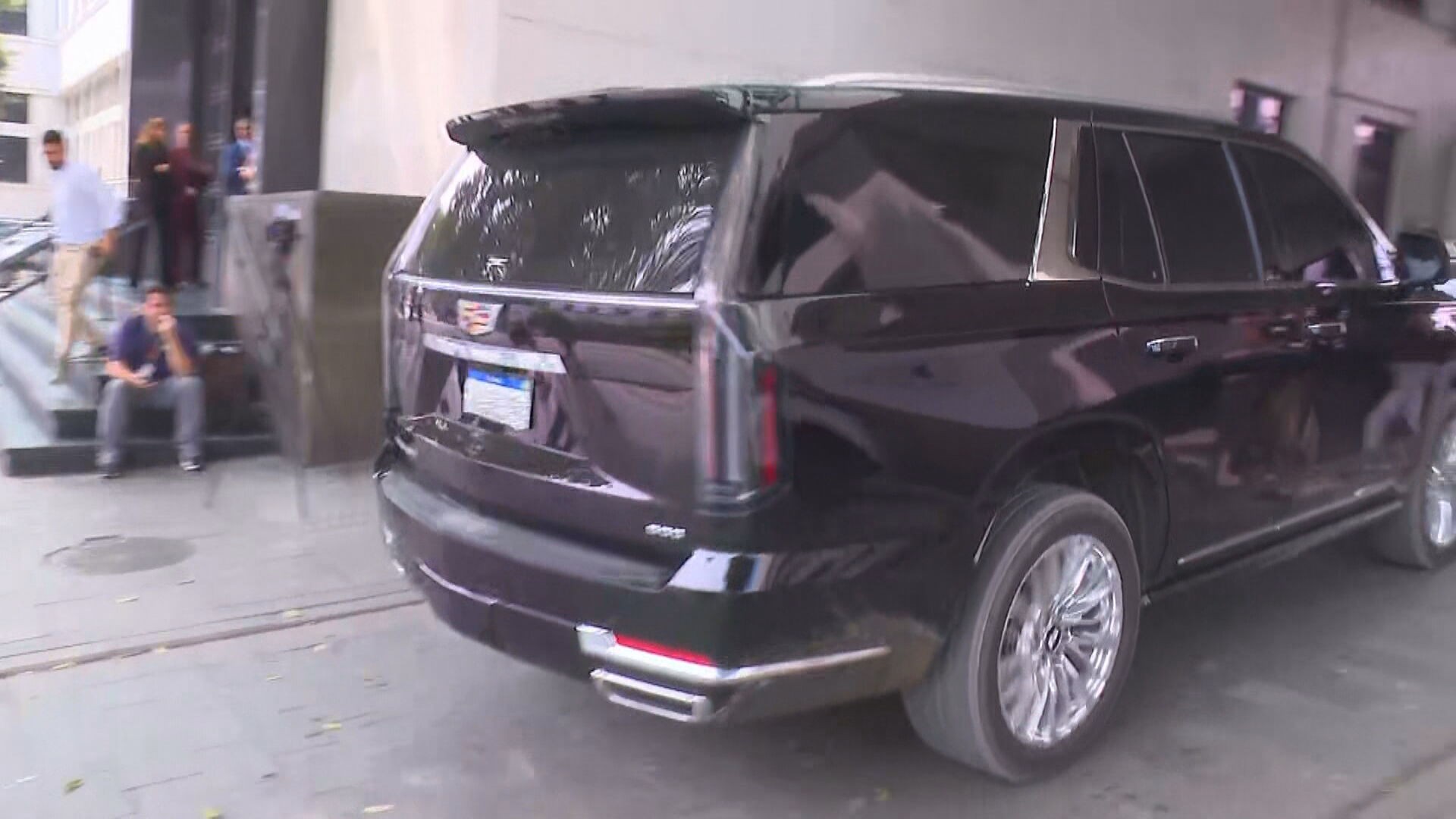 Cadillac avaliado em mais de R$ 2 milhões é apreendido na casa de policial civil preso em operação da PF