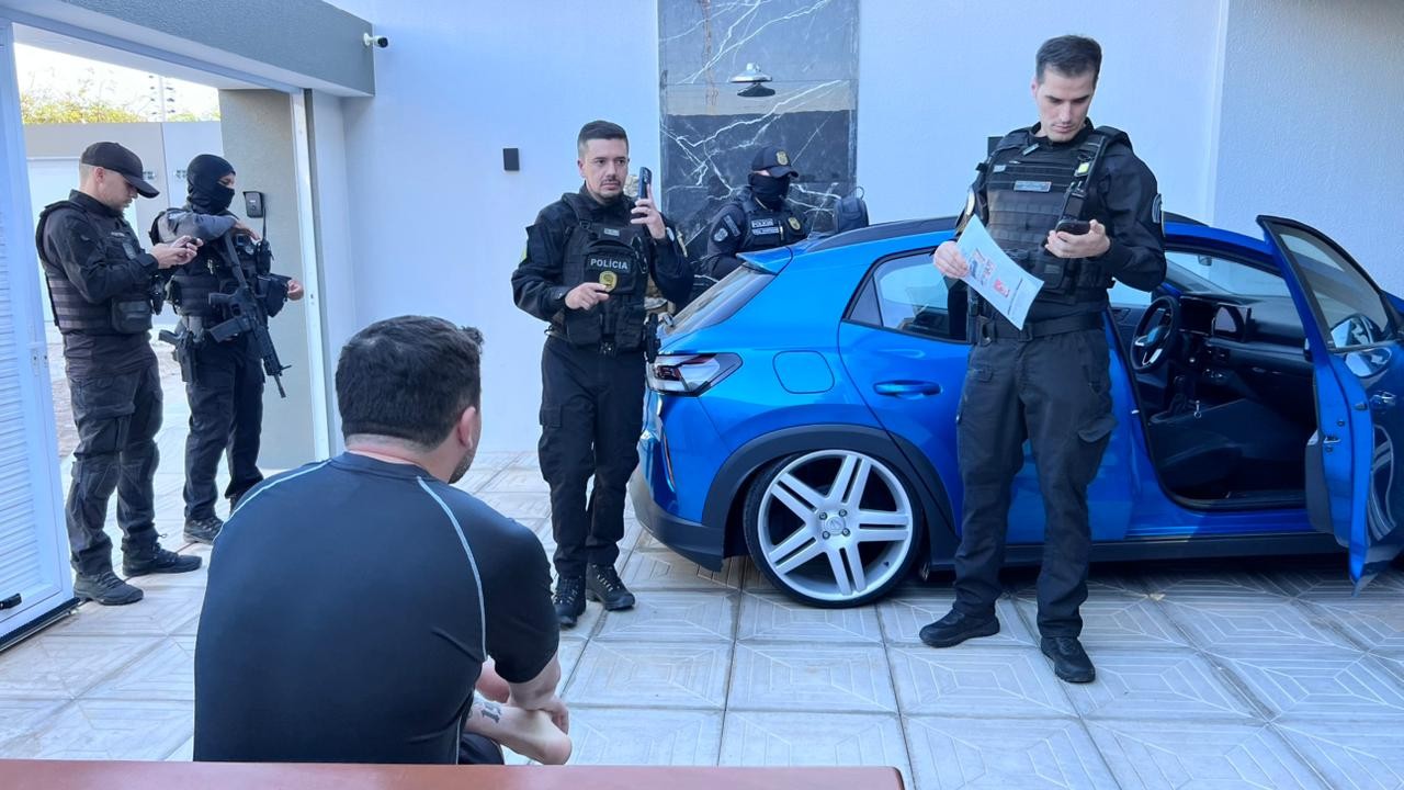 'Jogo do Tigrinho': influenciadores suspeitos de divulgar apostas e rifas ilegais são alvo de operação; lucro de R$ 5 milhões