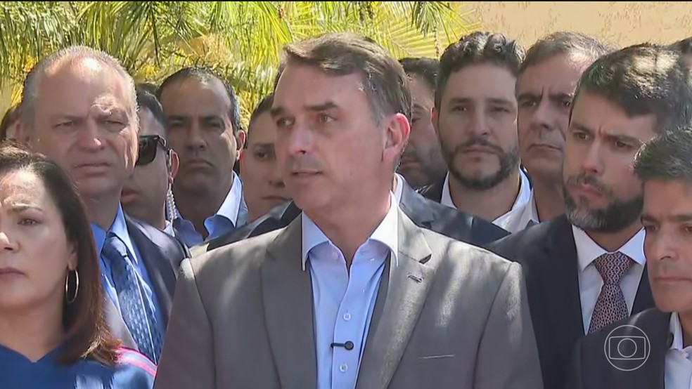 Flávio Bolsonaro, candidato do PL à Presidência, recebe apoio do Novo e do Republicanos — Foto: Jornal Nacional/ Reprodução