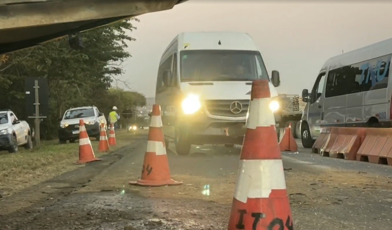 Acidente entre carros, caminhão e ônibus deixa feridos e gera congestionamento em rodovia que liga Piracicaba e São Pedro 