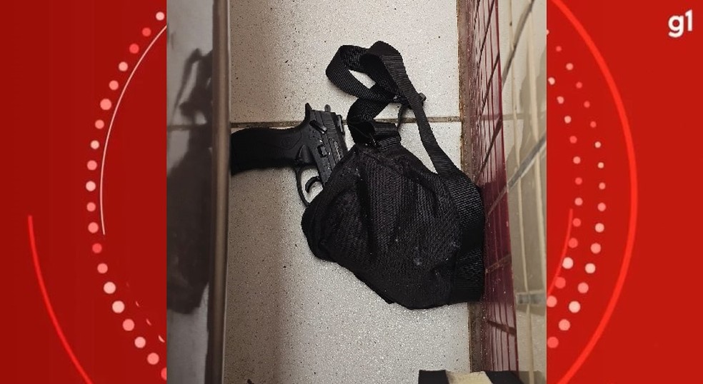 Antes de pular homem descartou bolsa com arma e munição — Foto: PC-AL