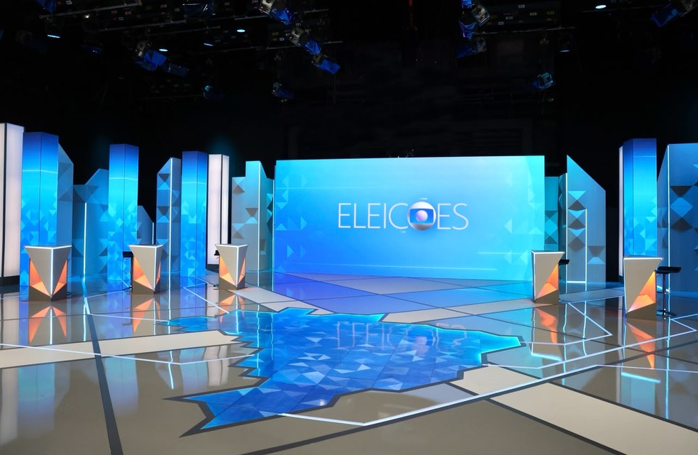Cenário preparado para debate desta quinta (1º) — Foto: Globo/Manoella Mello