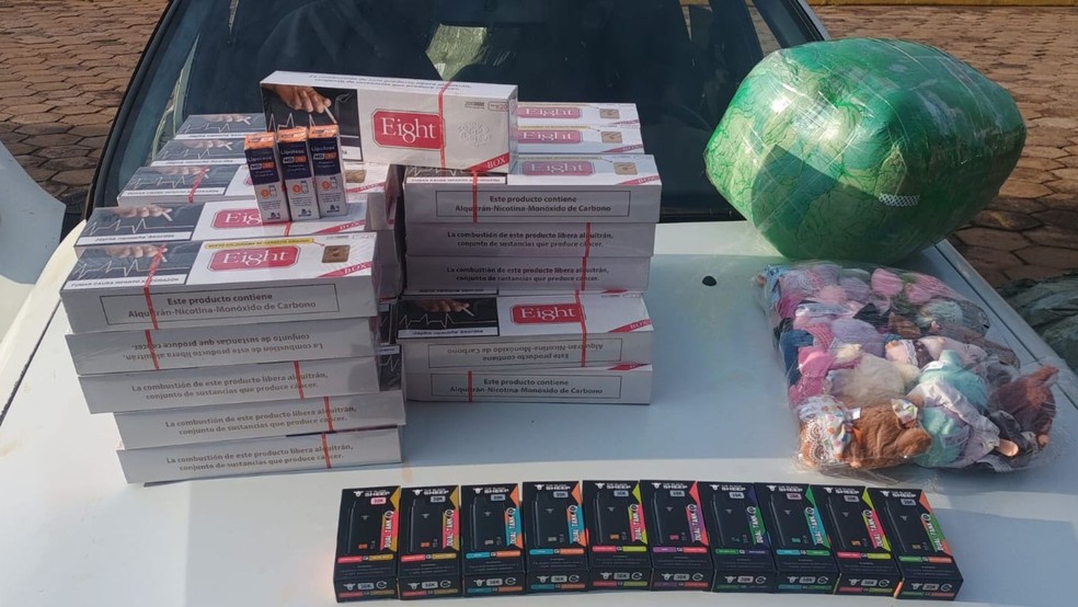 Polícia apreende produtos sem nota fiscal com comboio em rodovia de Presidente Epitácio (SP) — Foto: Polícia Militar/reprodução