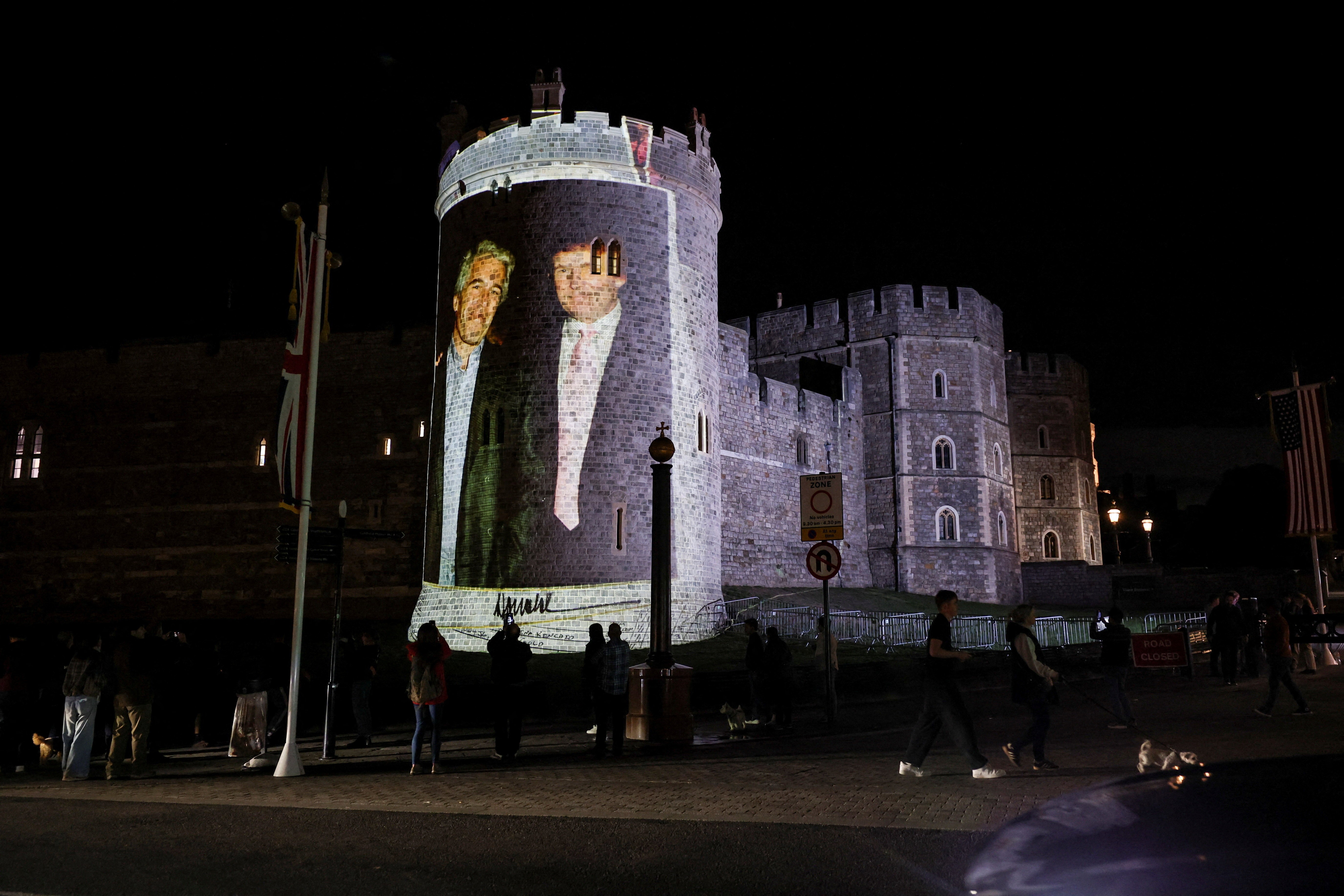 Ativistas anti-Trump projetam fotos relacionadas com caso Epstein no castelo de Windsor