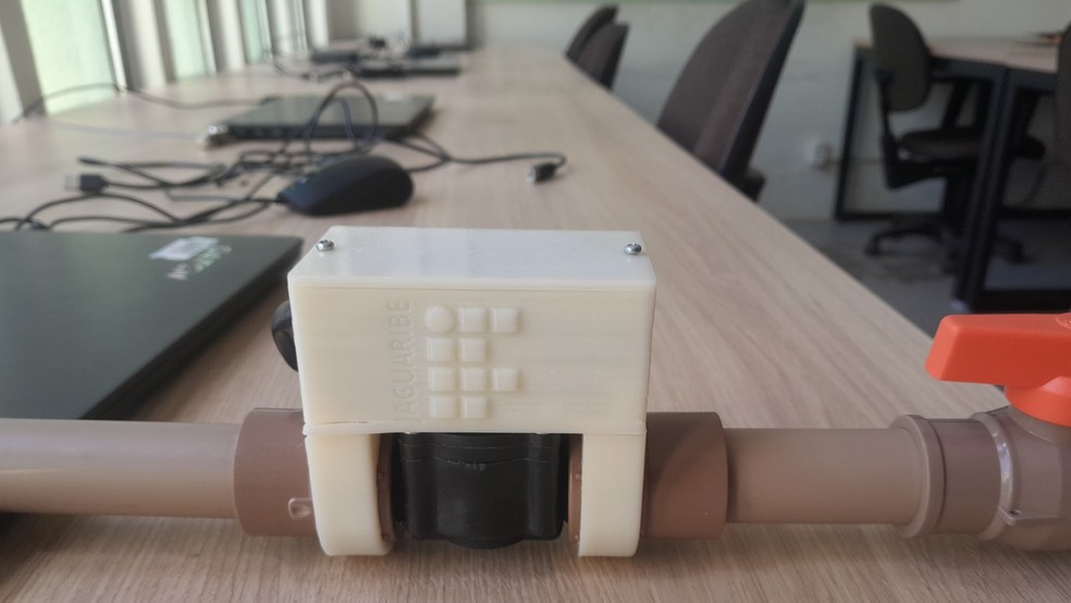 Veja protótipo do projeto sobre consumo de água. Projeto tem baixo custo de aproximadamente R$ 100. — Foto: Arquivo pessoal