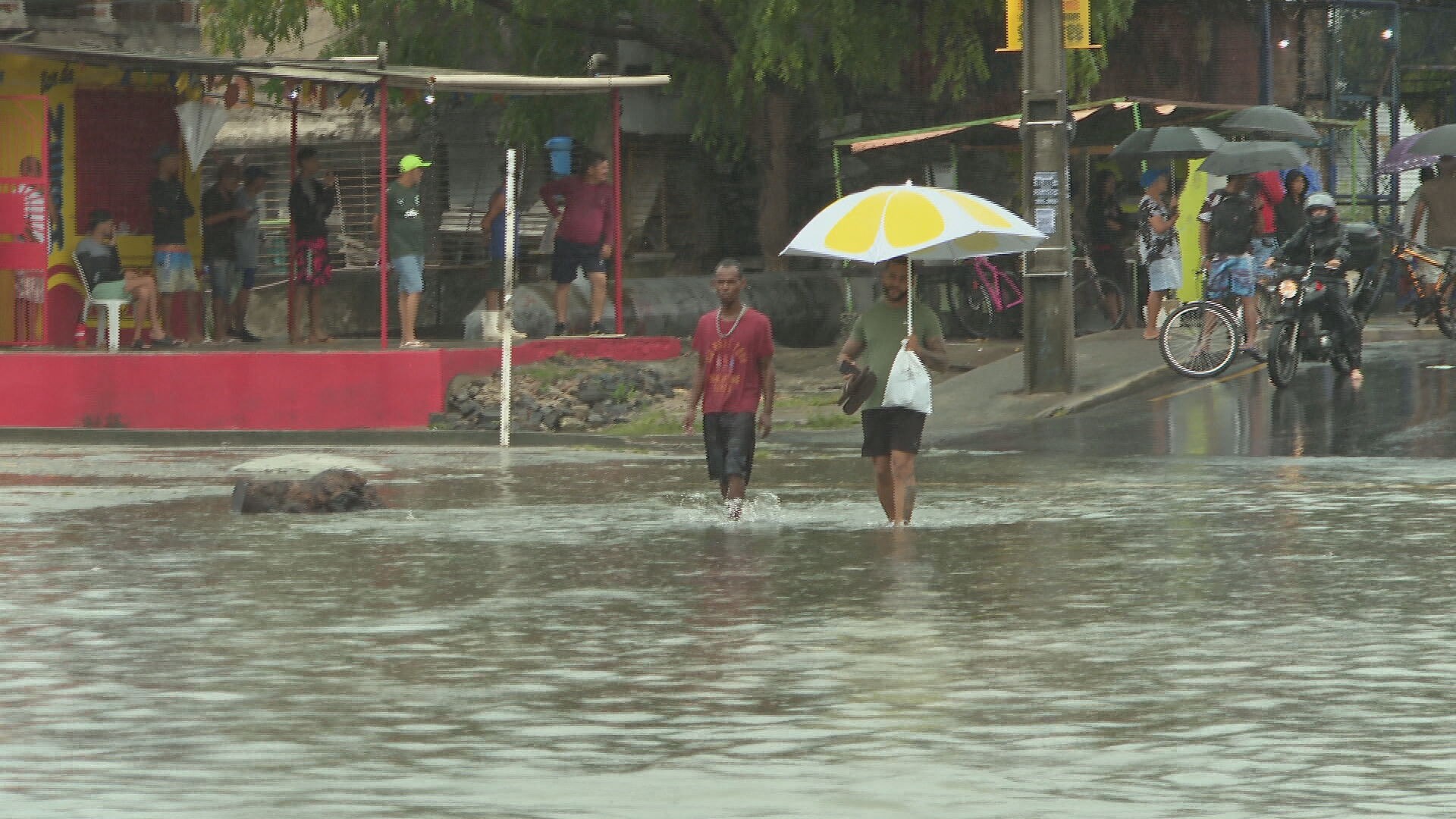 Apac emite novo alerta de chuva após temporal no Grande Recife; confira previsão do tempo