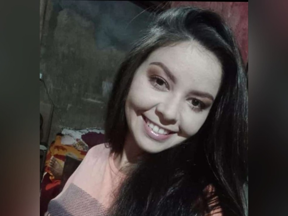 Patrícia Alves de Matos, de 24 anos, foi morta a facadas pelo ex-namorado na zona rural da cidade de Cedro, no interior do Ceará. — Foto: Arquivo pessoal