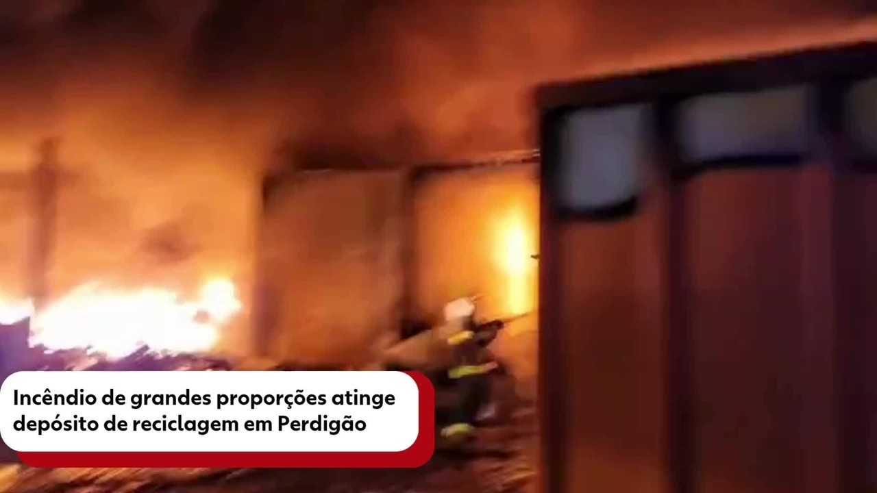 VÍDEO: Incêndio de grandes proporções atinge depósito de reciclagem em Perdigão