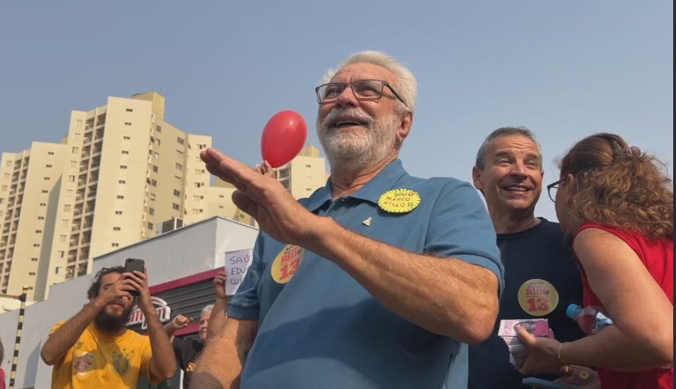 Candidato à Prefeitura de Rio Preto, Marco Rillo fez campanha e acompanhou o desfile cívico na Avenida Bassitt 