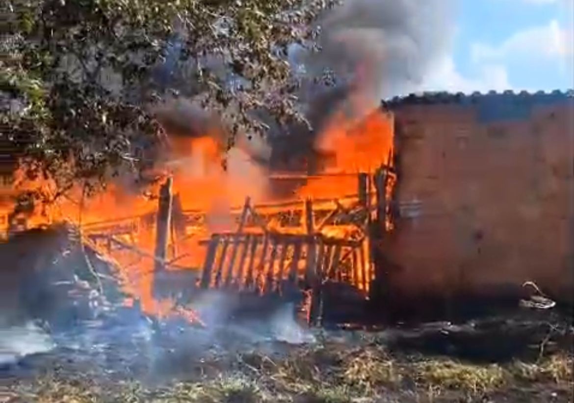 VÍDEO: Incêndio destrói casa em bairro de Botucatu