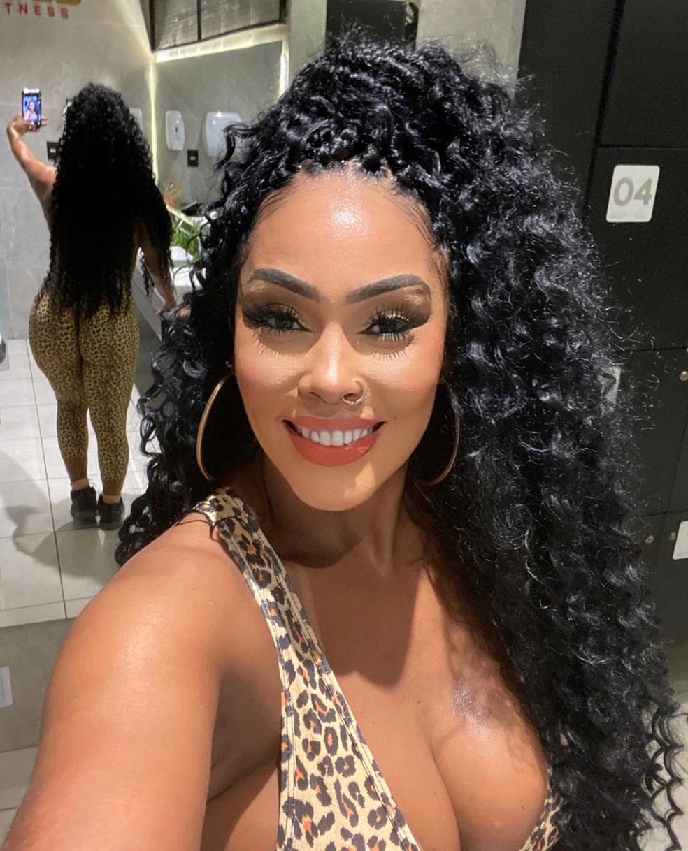 Solteira há pouco mais de dois anos, a ex-dançarina revelou que não acredita mais no "amor verdadeiro". — Foto: Reprodução/Redes Sociais