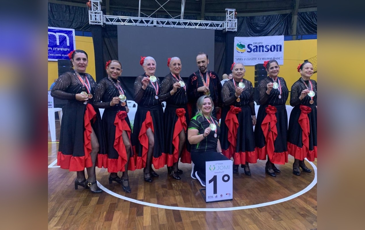 Mulheres encontram autoestima, saúde e apoio em grupo de dança exclusivo para participantes com mais de 60 anos