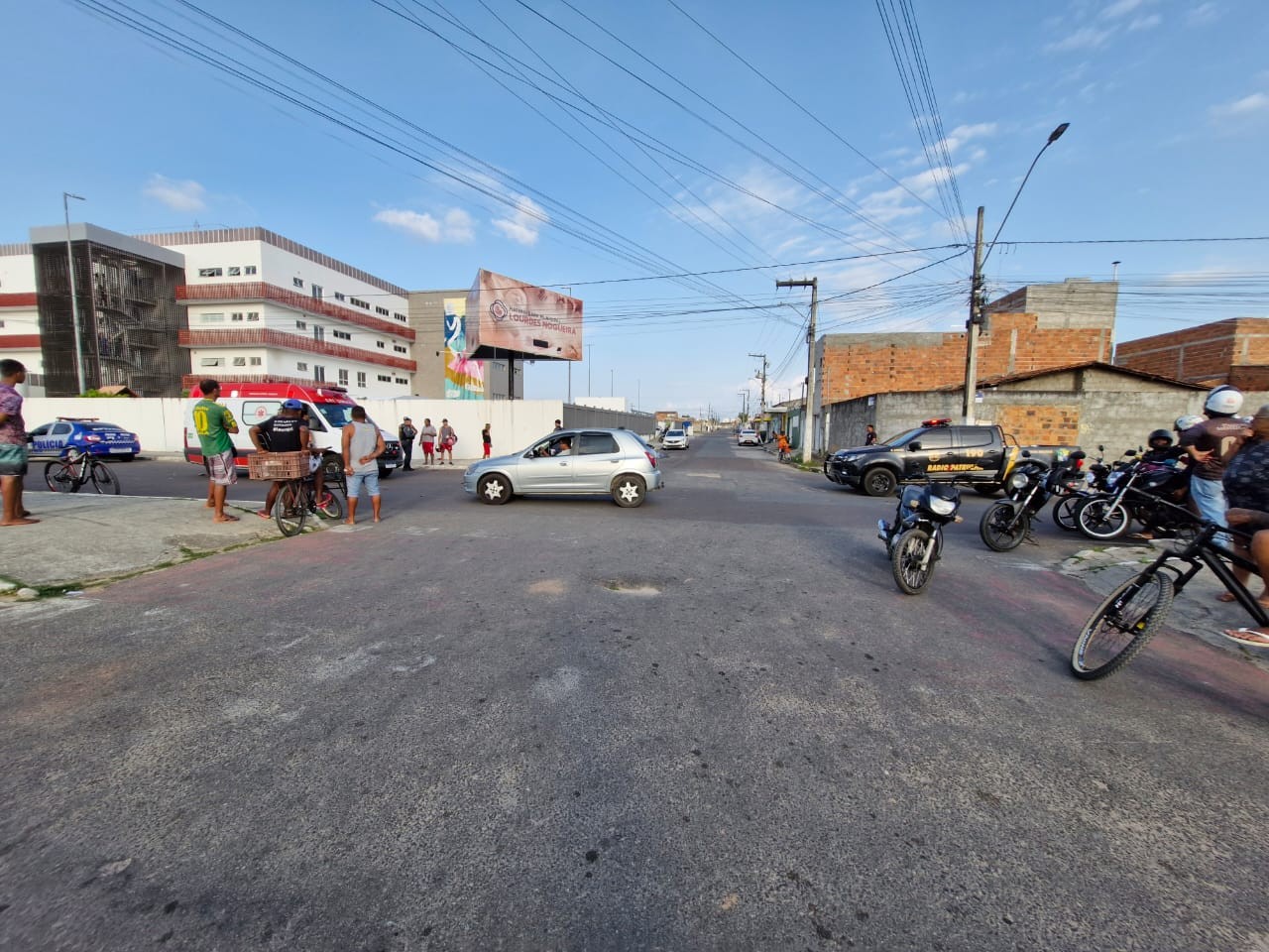 Jovem morre após se envolver em acidente entre moto e ônibus em Aracaju