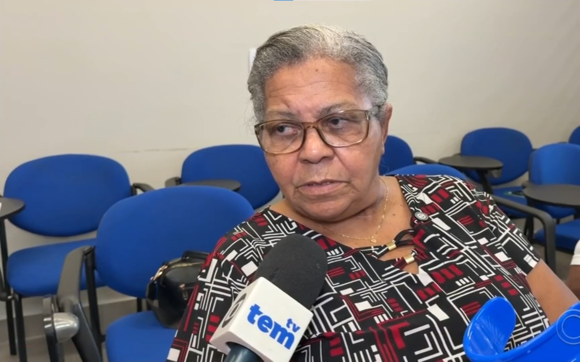 Idosa perde mais de R$ 2 mil ao cair em golpe do frete após receber falso presente no dia do aniversário 