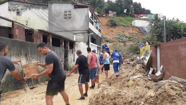 VÍDEO: Veja antes e depois de locais onde houve deslizamento de barreira no Grande Recife | G1