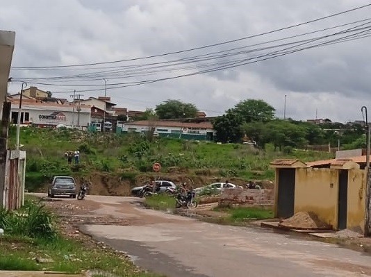 Homem é assassinado a tiros às margens do canal de São Pedro no Centro de Araripina