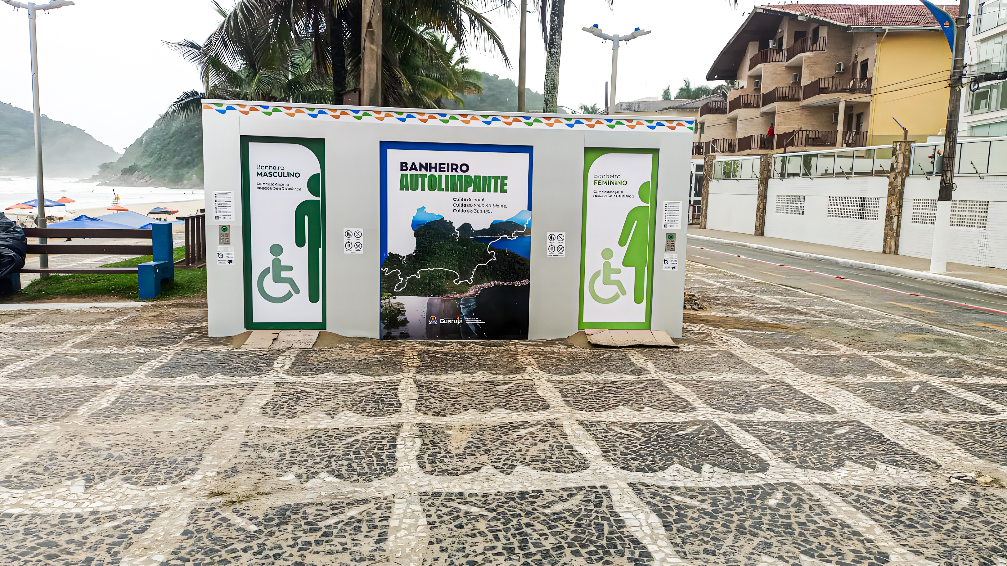 Banheiros autolimpantes são instalados em cinco praias de Guarujá; entenda como funciona