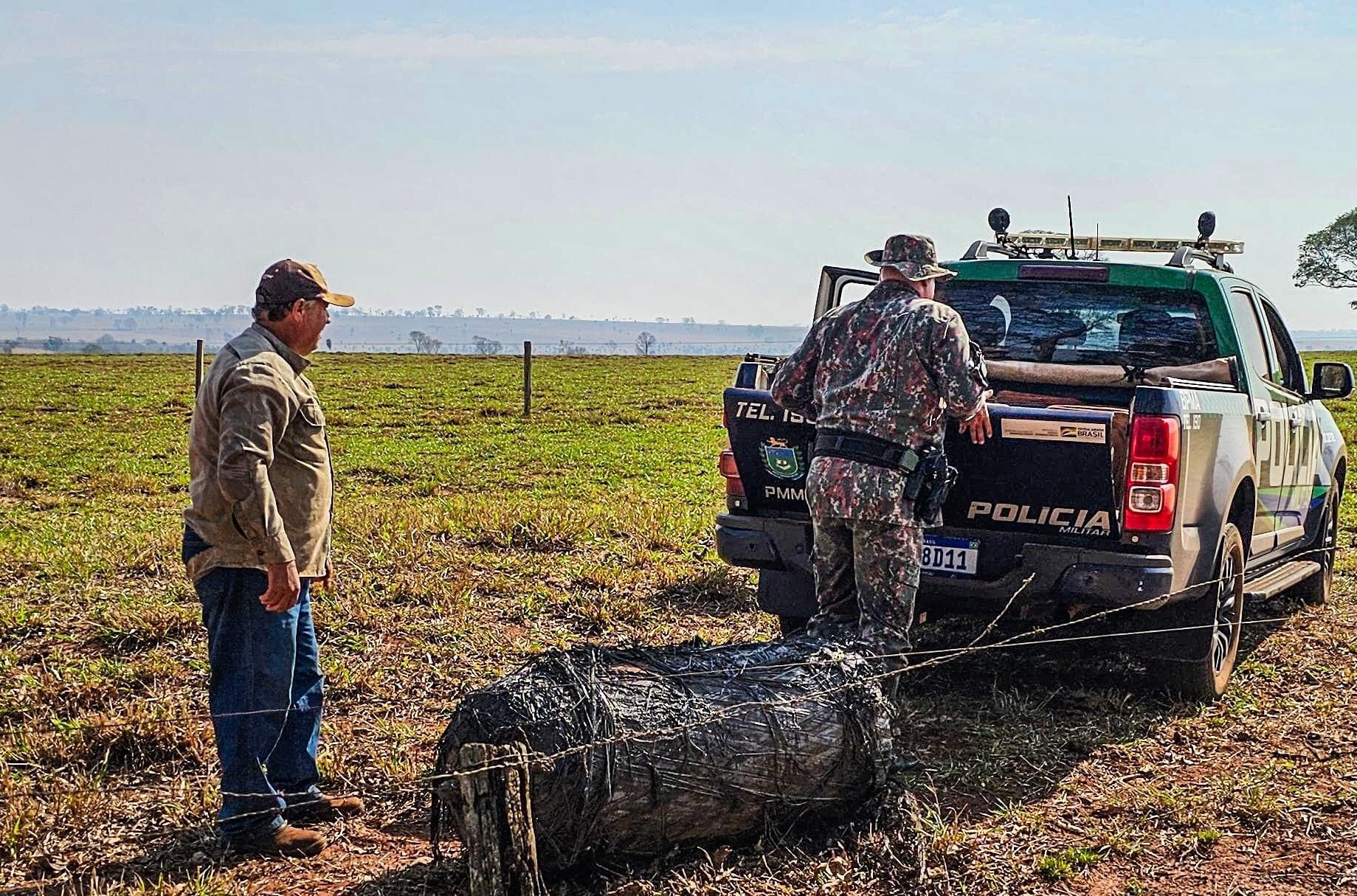 

Objeto cilíndrico e metálico encontrado em fazenda de Naviraí pode ser lixo espacial, diz polícia 