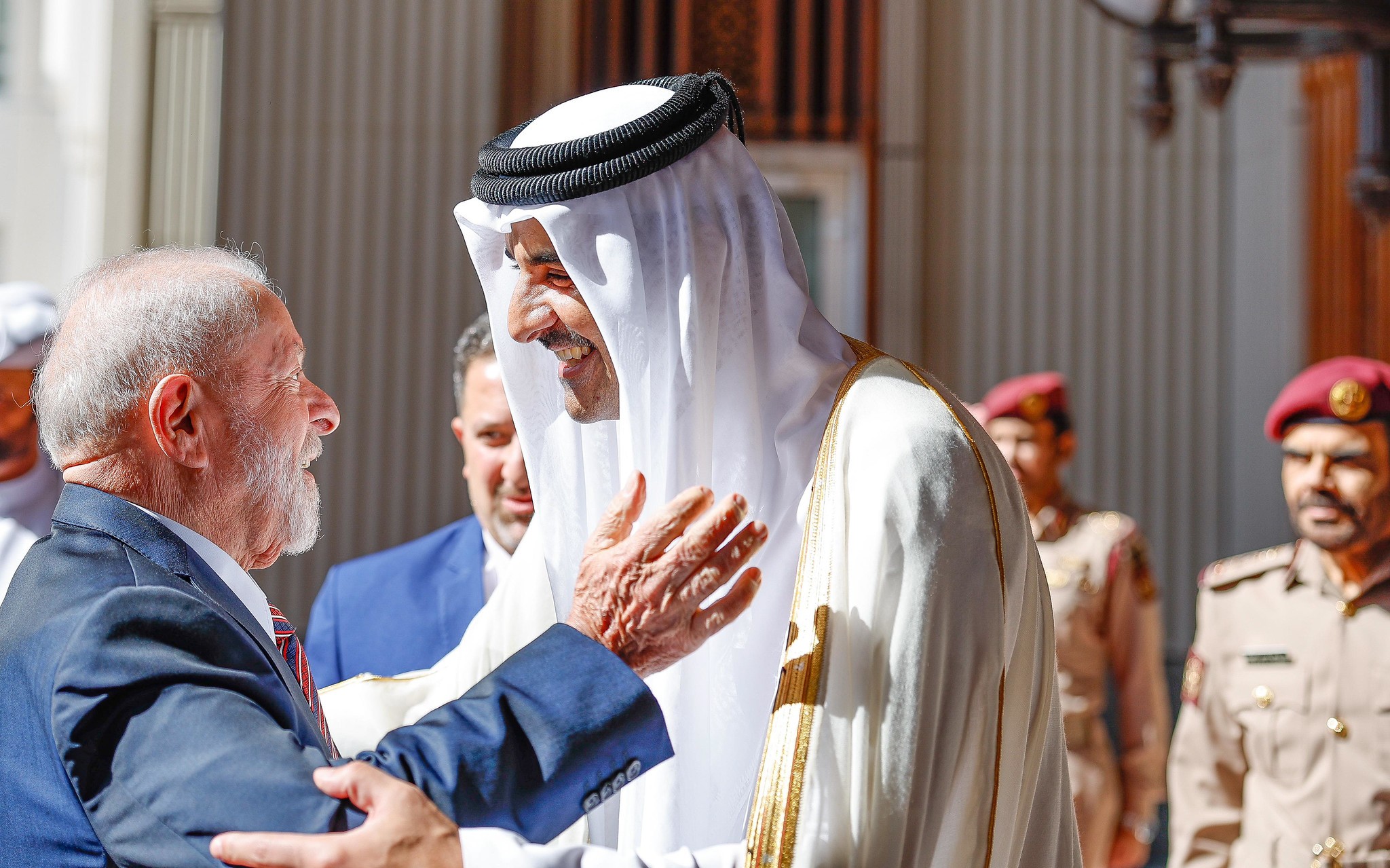 No Catar, Lula diz que conversou com emir sobre brasileiro ainda mantido refém pelo Hamas