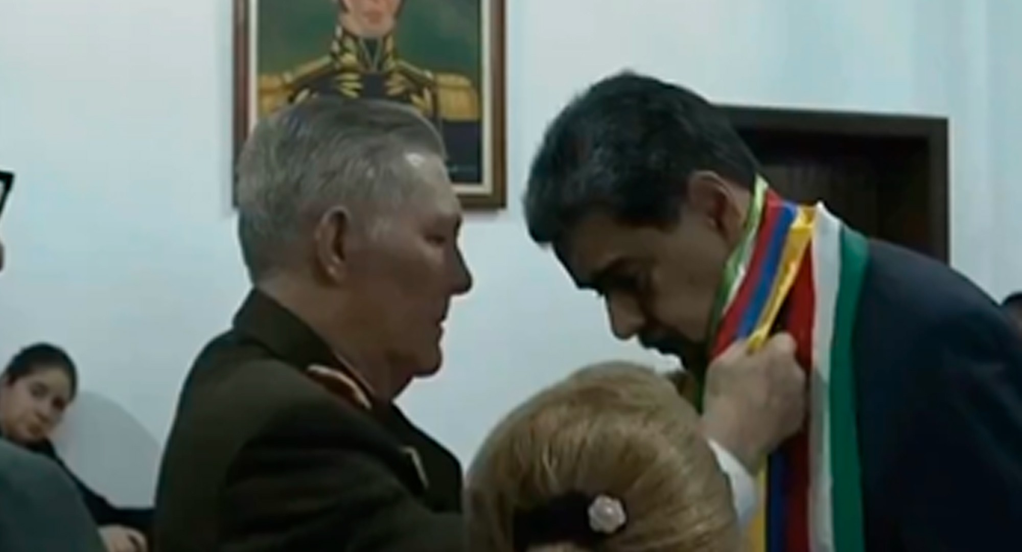 Maduro inventa seu próprio Prêmio Nobel e se autoproclama 'Arquiteto da Paz'