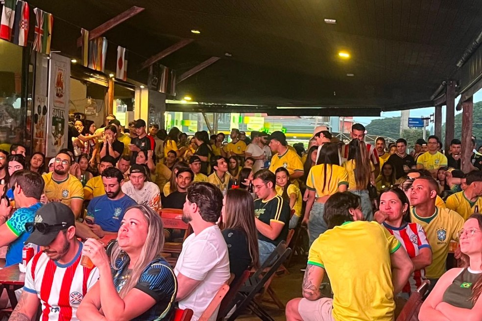 Brasiguaios se unem na fronteira entre Brasil e Paraguai — Foto: Liniker Ribeiro/TV Morena
