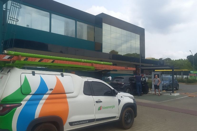 Supermercado do DF é autuado com 'gato' na rede elétrica; empresa já foi notificada 38 vezes pela mesma infração