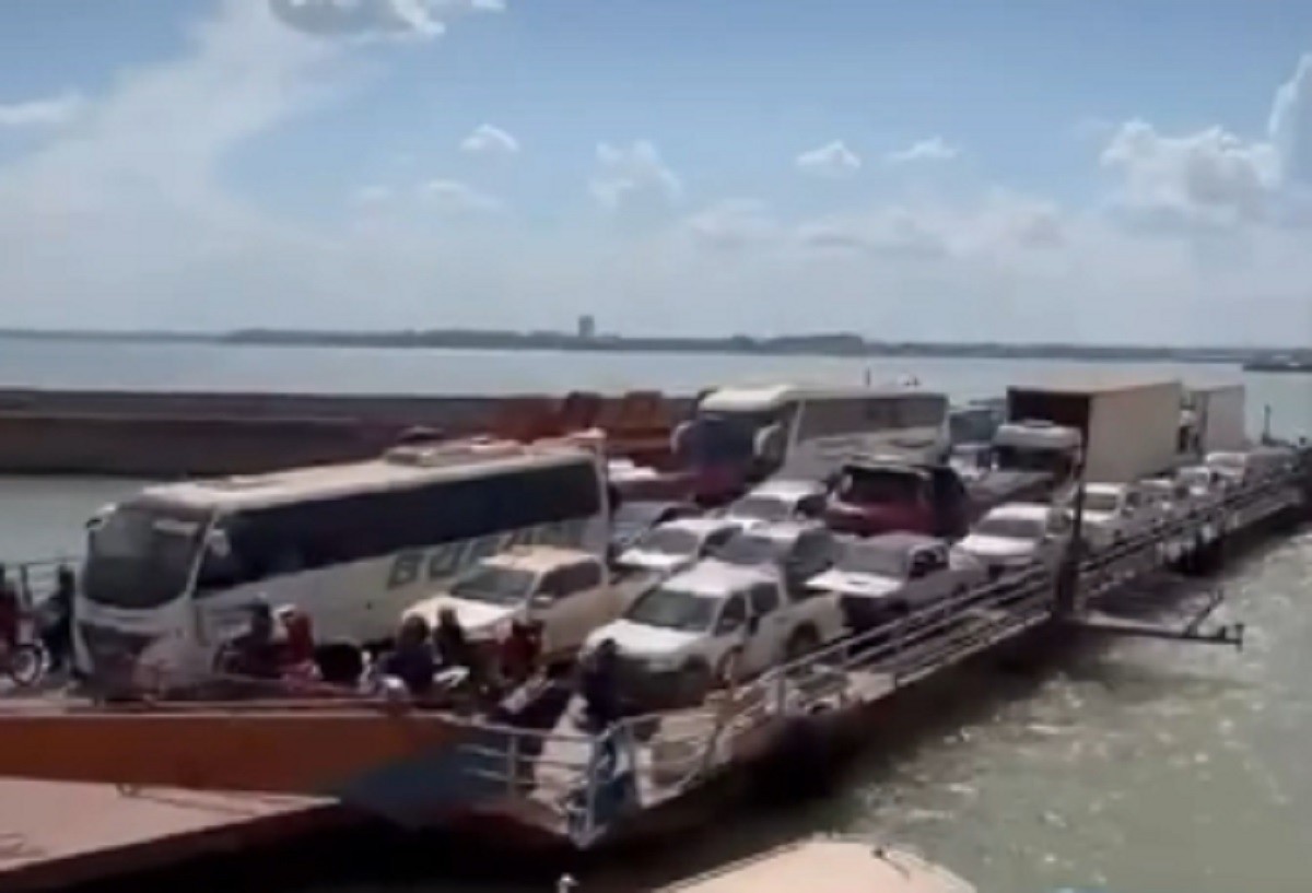 Balsa com calcário colide com embarcação que transportava veículos e passageiros no PA