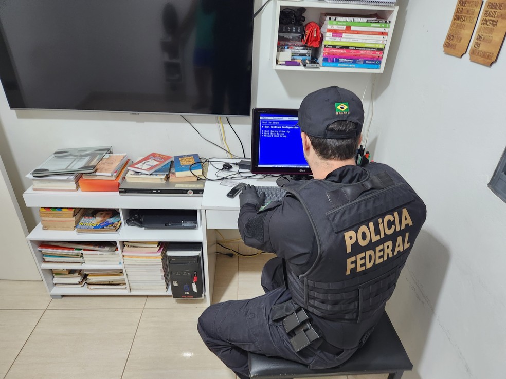 PF cumpre mandados de busca e apreensão no combate ao compartilhamento de arquivos de abuso infantojuvenil — Foto: Polícia Federal/Divulgação
