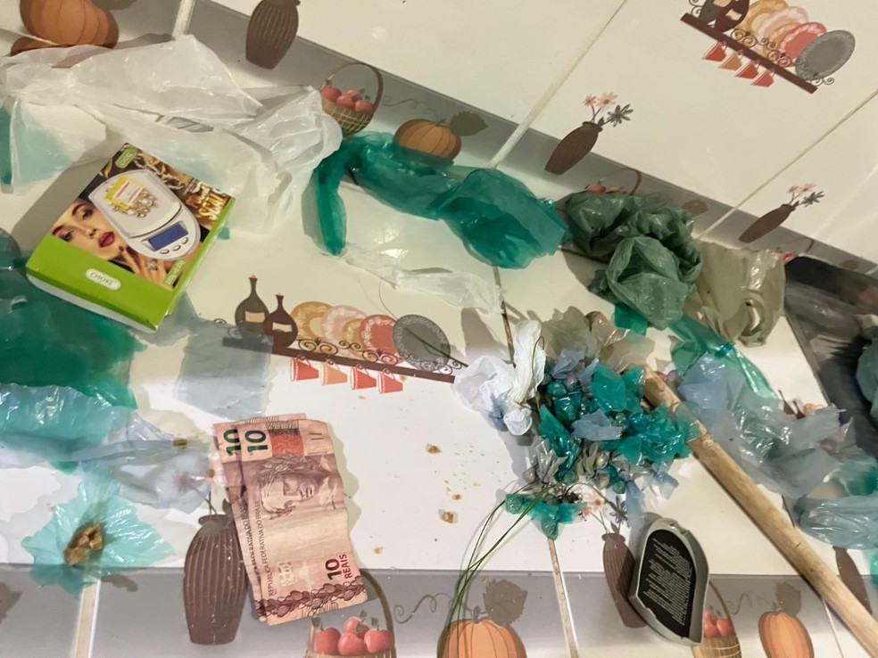Material apreendido na residência durante operação policial em Oriximiná