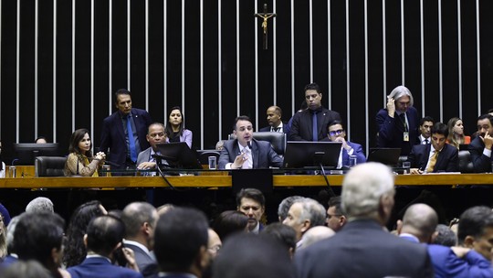 Congresso derruba vetos de Lula; veja lista - Parlamentares retomaram pensão vitalícia a crianças vítimas de Zika e derrubaram tributação sobre consumo em fundos de investimento.