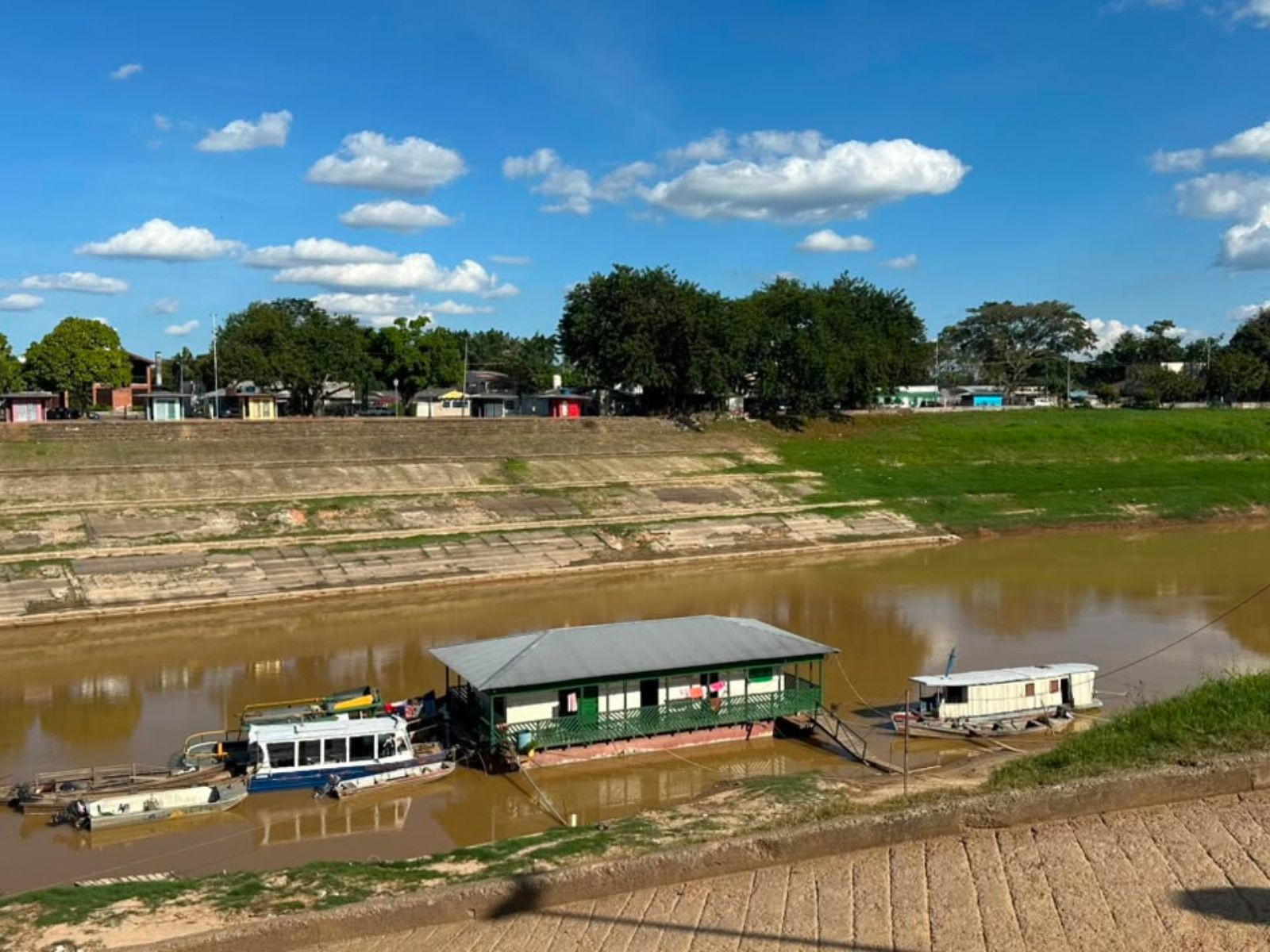 Seca e estiagem: Sem chuvas, Rio Acre fica abaixo 