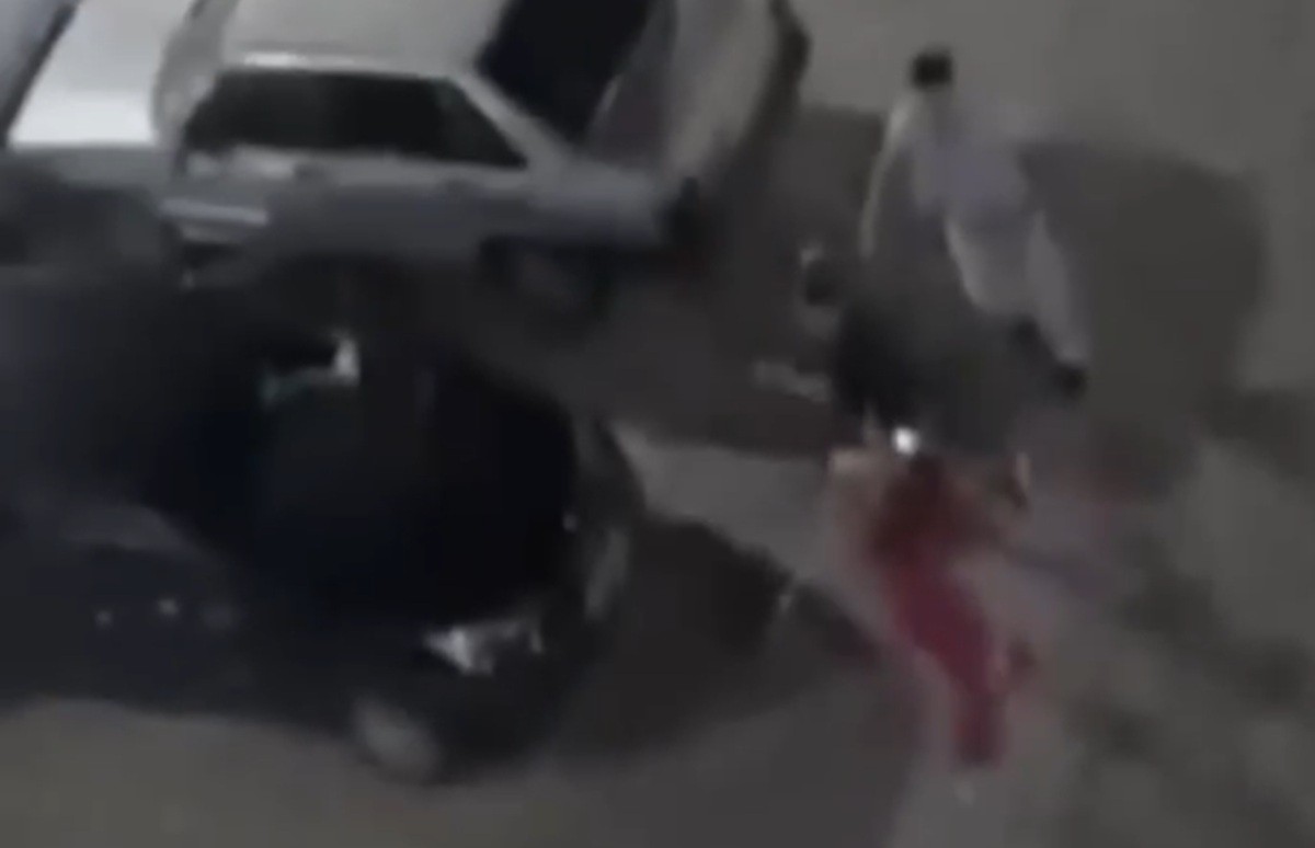 VÍDEO: Mulher é agredida com tapa no rosto durante discussão com vizinhos em condomínio de Natal
