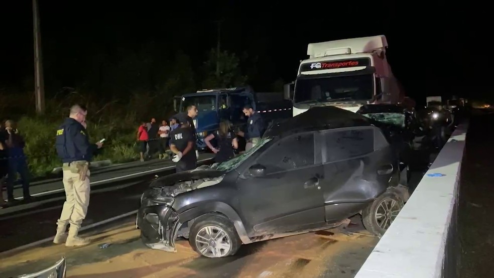 Acidente entre seis veículos em Caaporã, PB — Foto: Reprodução/TV Cabo Branco