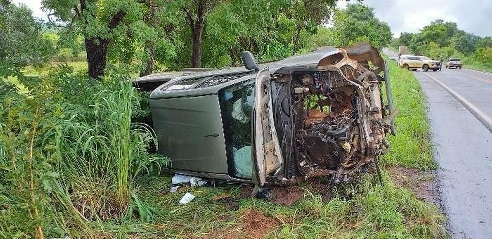 Caminhonete fica destruída após acidente na TO-080 — Foto: Divulgação