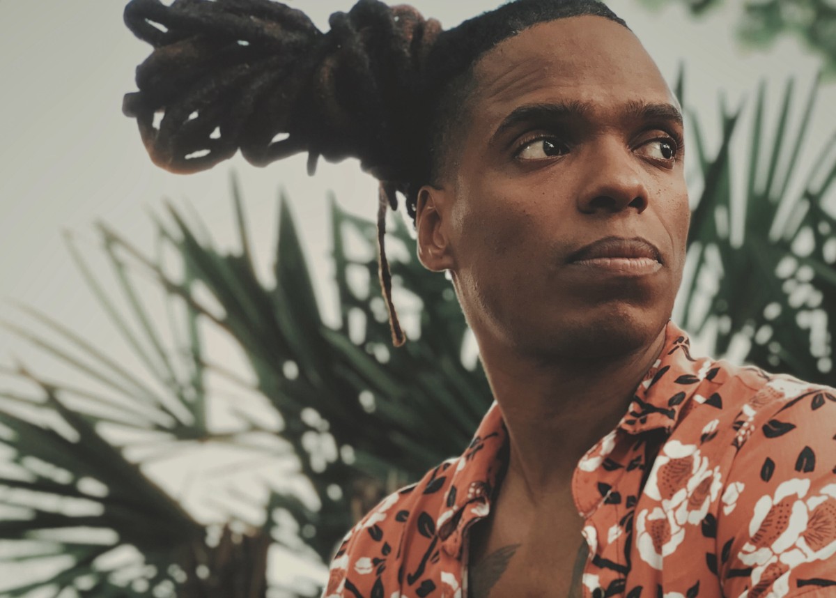 Rafael Mike inicia carreira solo com o single 'Alfazema' | Blog do ...