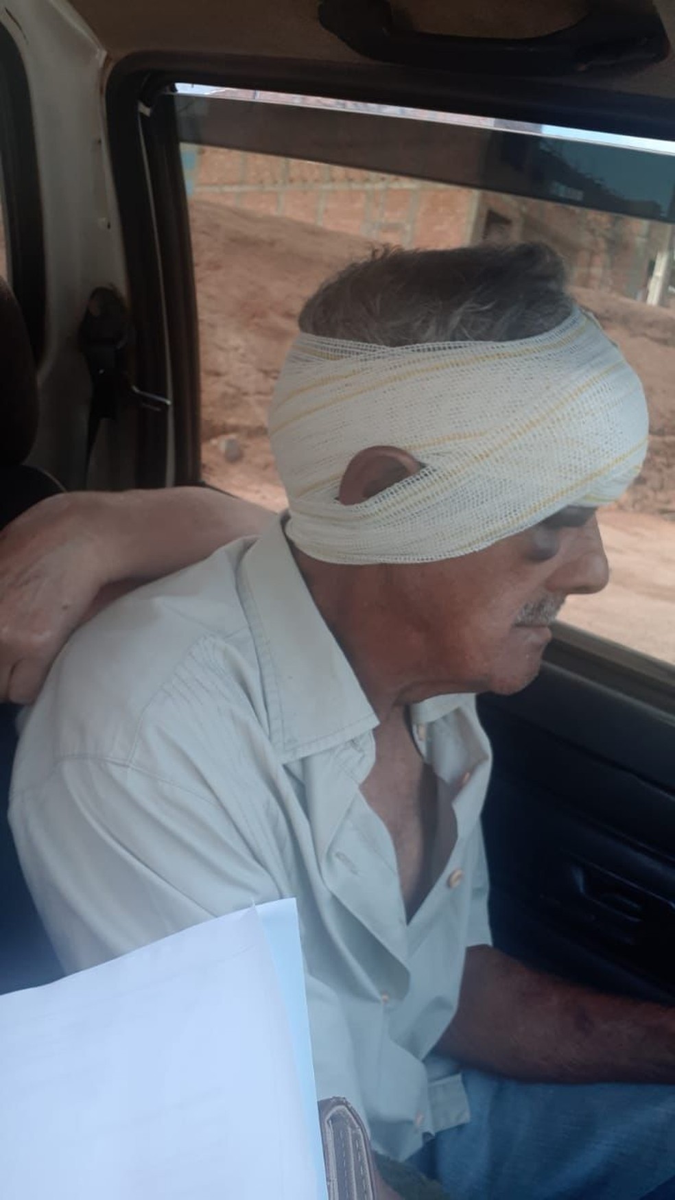 Expedito de Oliveira com curativo após ser pisado por uma vaca — Foto: Arquivo Pessoal